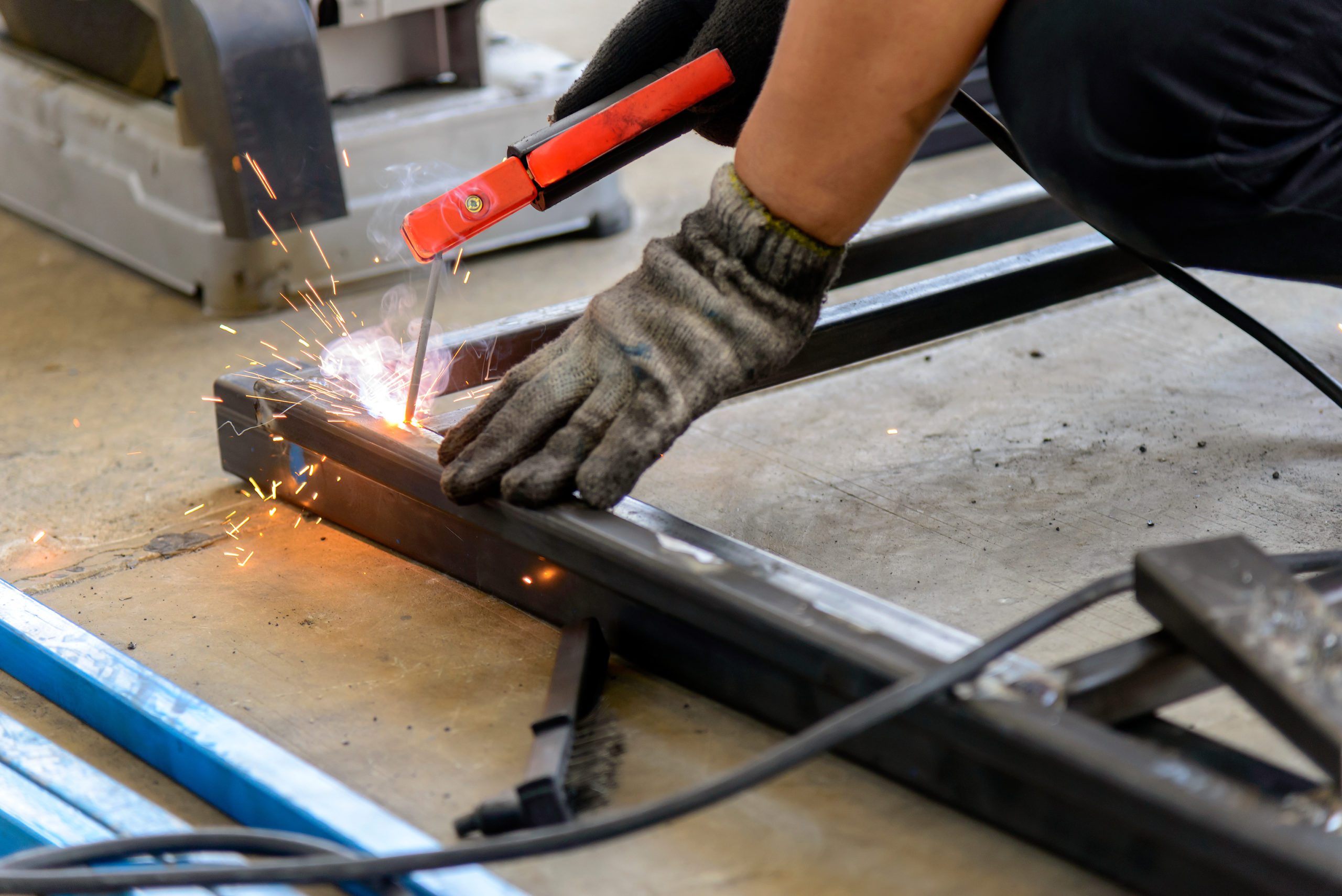 The welding operator welding the tube for make the table frame.